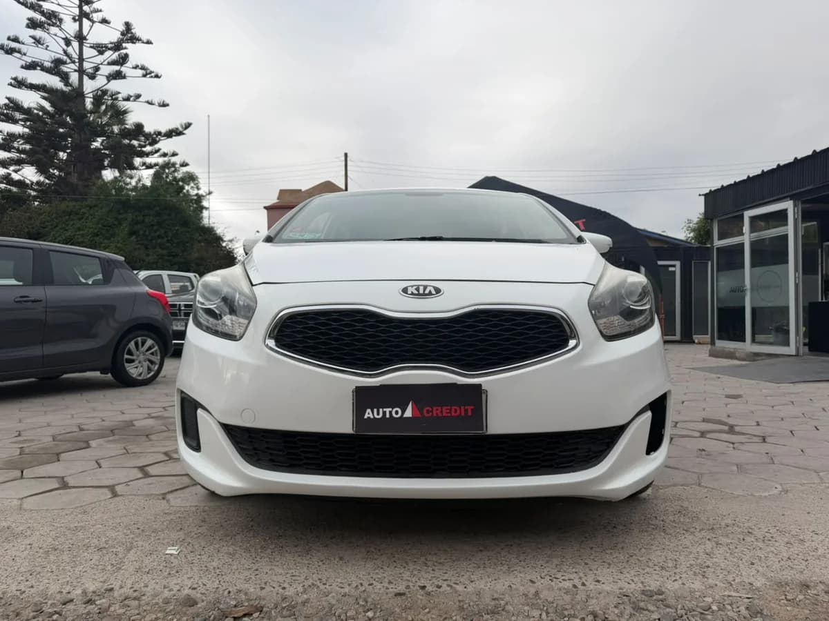 KIA Carens LX 2.0 2014 - Imagen 4