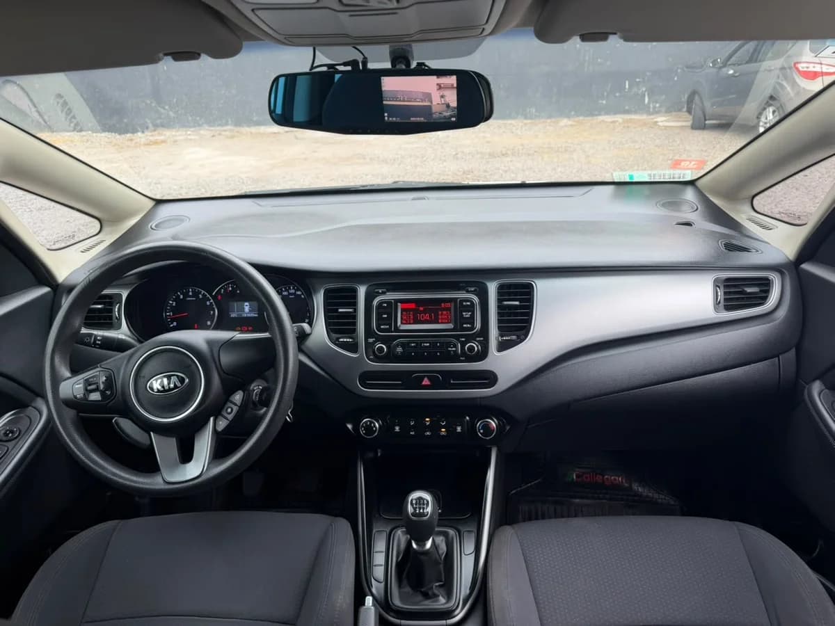 KIA Carens LX 2.0 2014 - Imagen 8