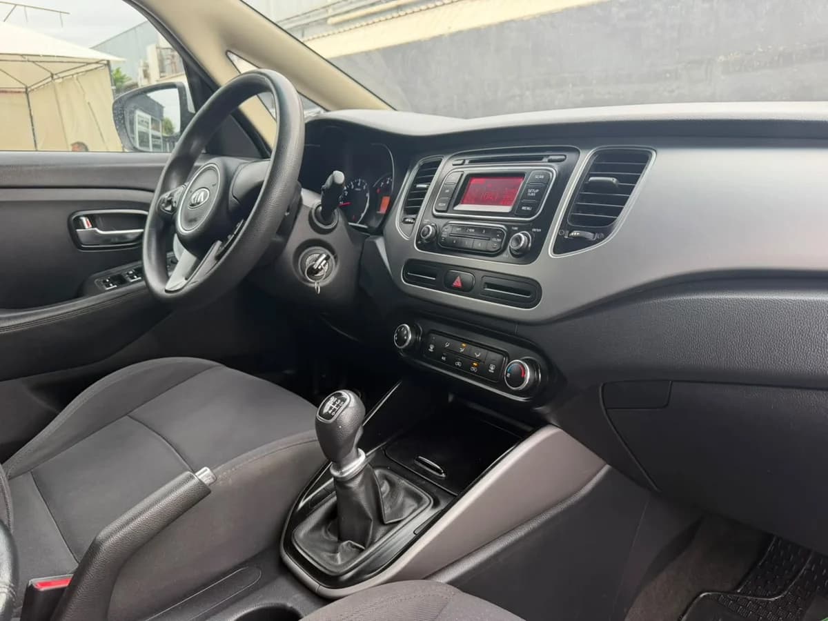 KIA Carens LX 2.0 2014 - Imagen 9