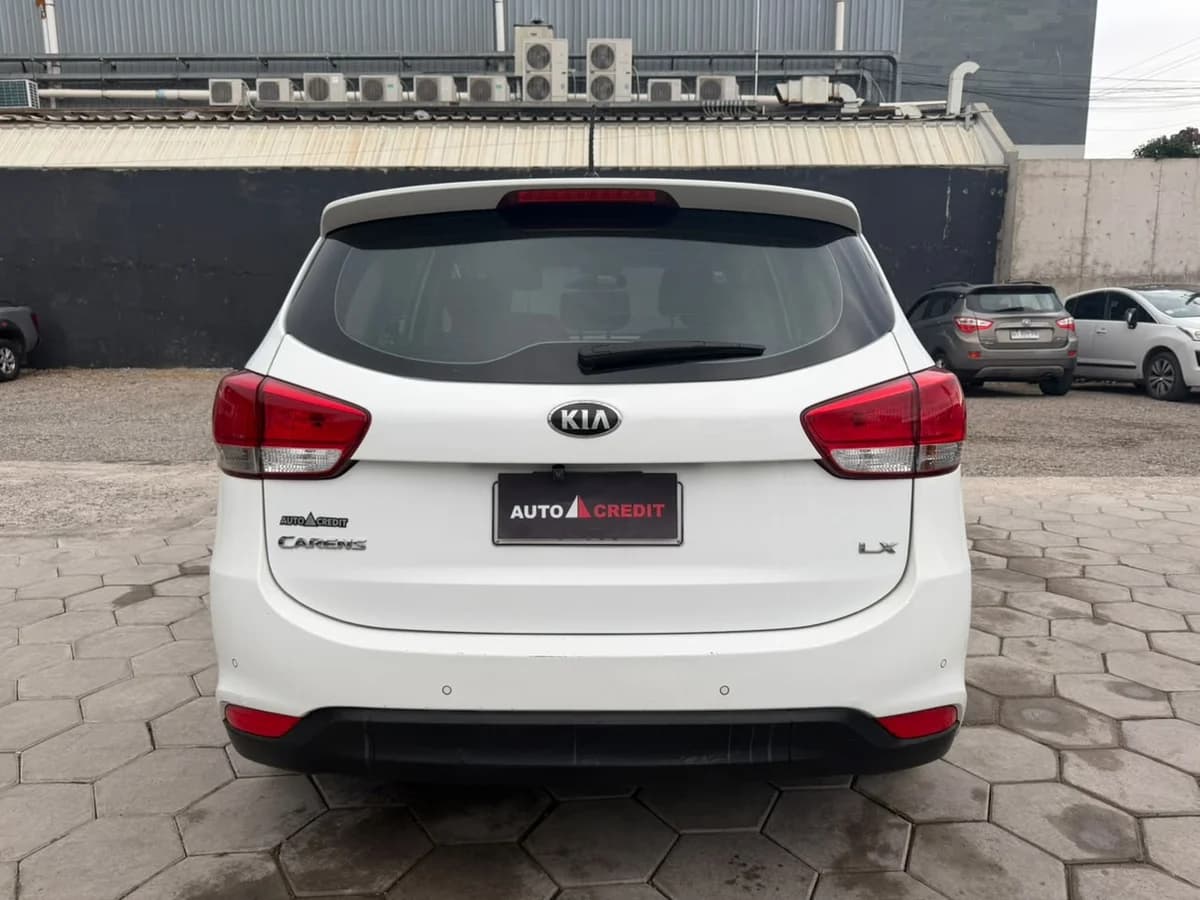 KIA Carens LX 2.0 2014 - Imagen 11