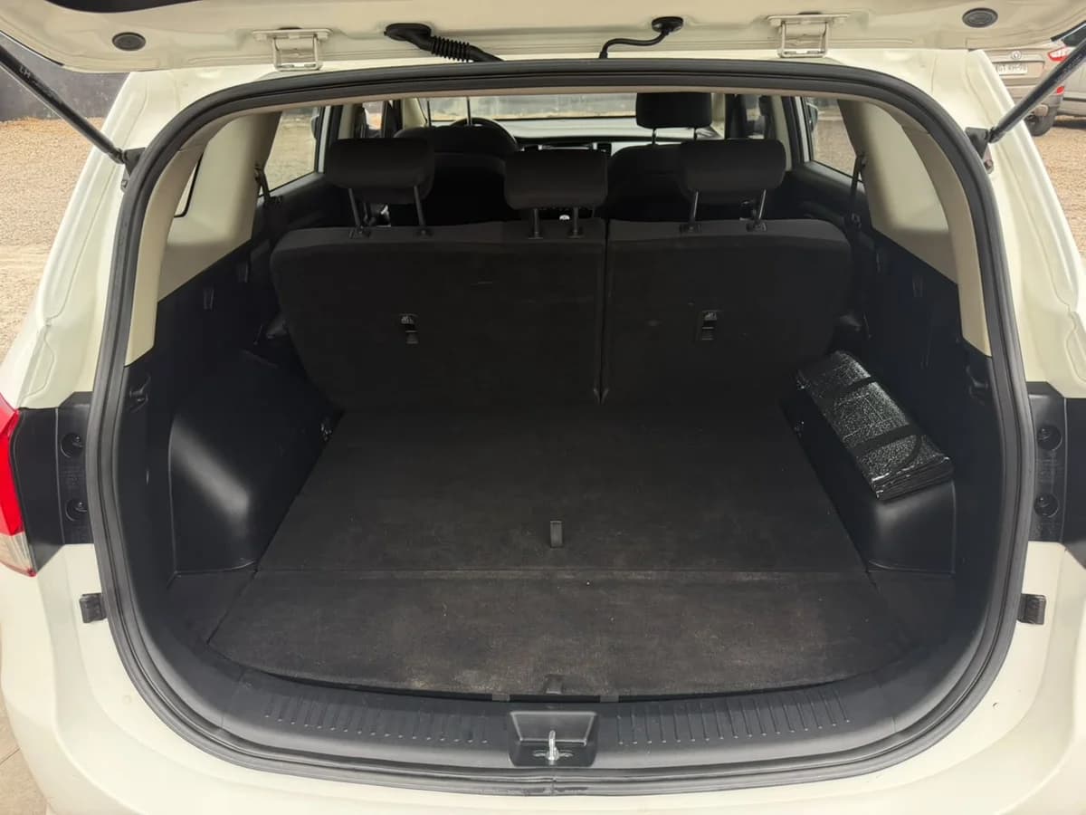 KIA Carens LX 2.0 2014 - Imagen 12