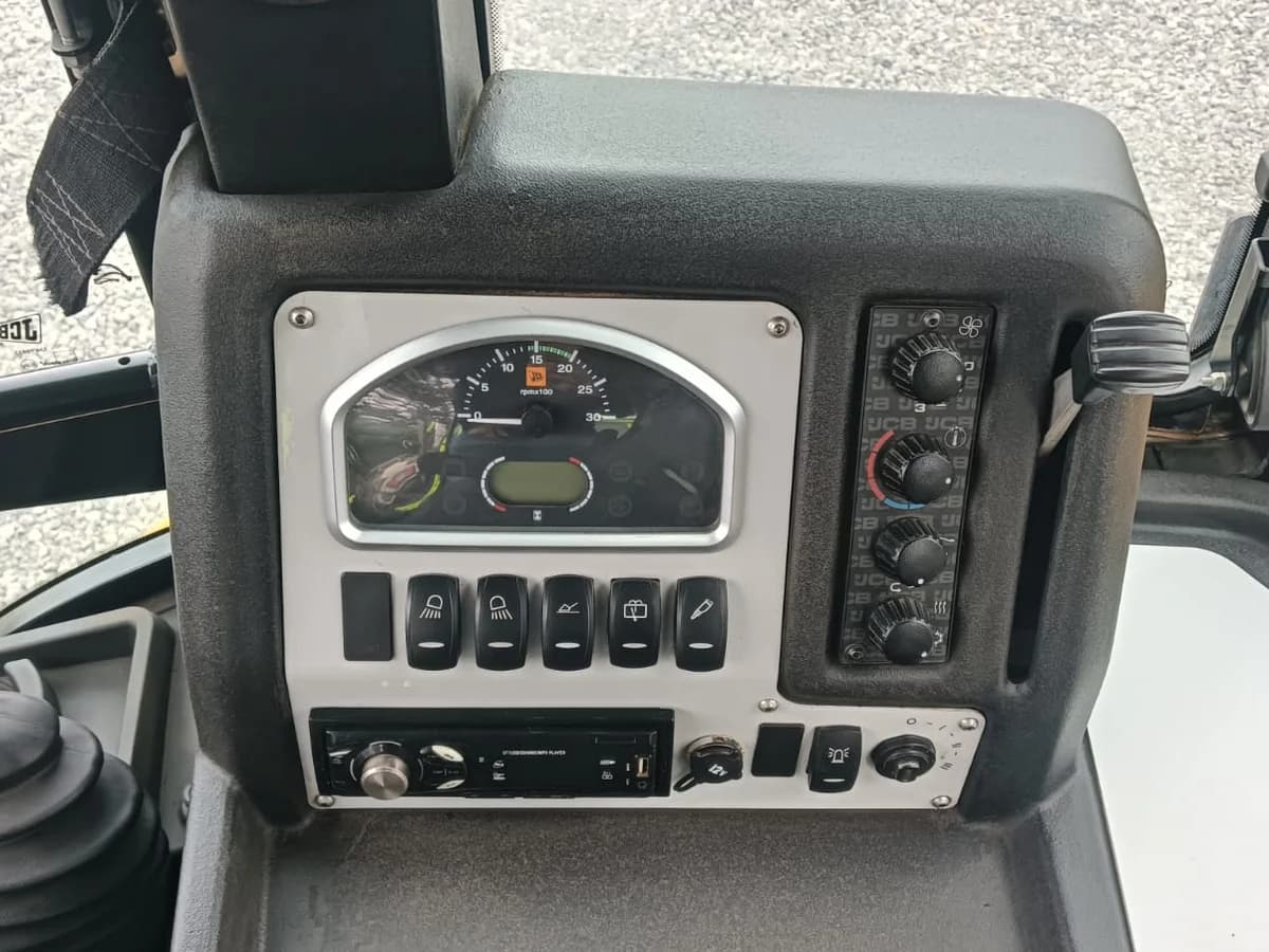 JCB 3CX 4X4 2023 - Imagen 9