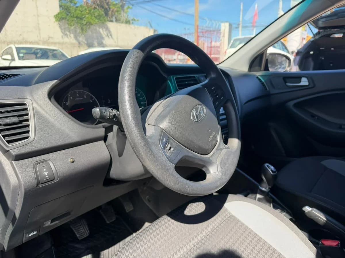 HYUNDAI i20 1.4 2019 - Imagen 7
