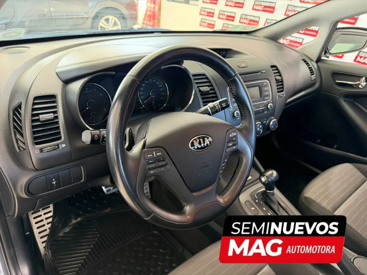 KIA Cerato SX 1.6 2016 - Imagen 6