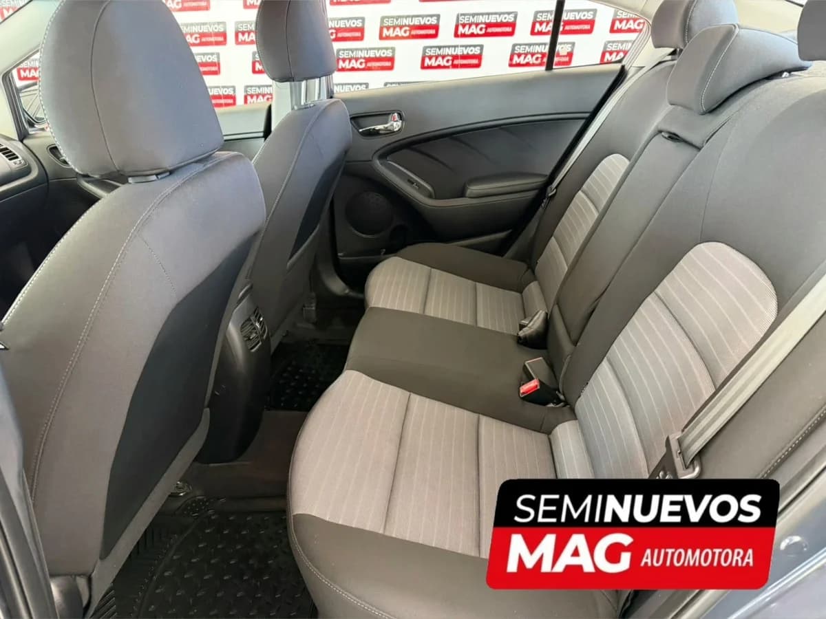 KIA Cerato SX 1.6 2016 - Imagen 8