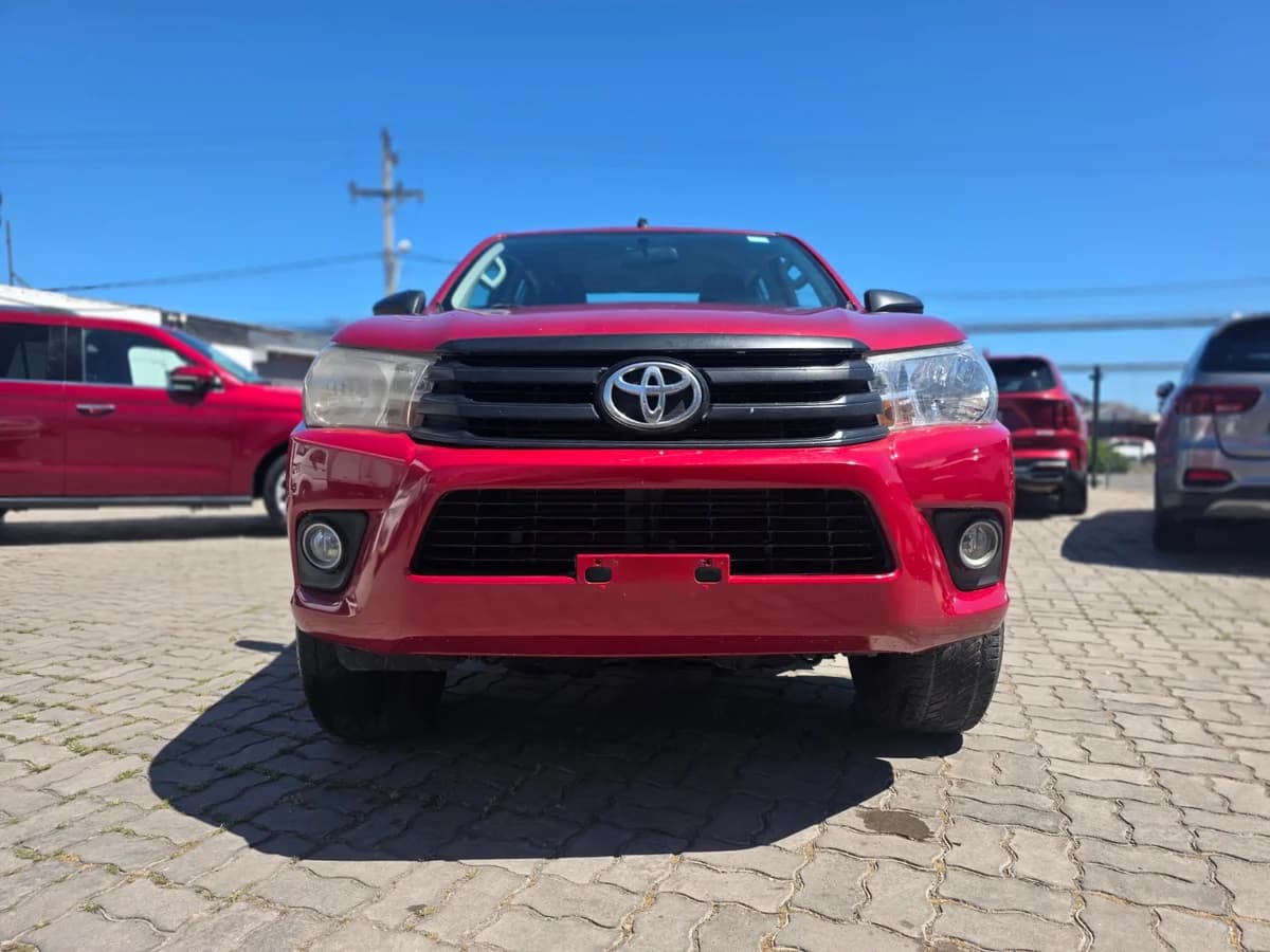 TOYOTA HILUX D CAB 2.4 DX DIESEL 4X4 DOB. MT 4P 2020 - Imagen 2