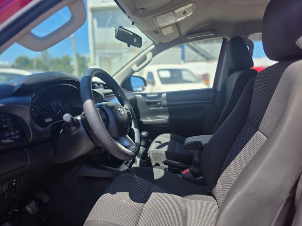 TOYOTA HILUX D CAB 2.4 DX DIESEL 4X4 DOB. MT 4P 2020 - Imagen 8