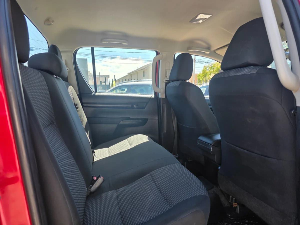 TOYOTA HILUX D CAB 2.4 DX DIESEL 4X4 DOB. MT 4P 2020 - Imagen 9