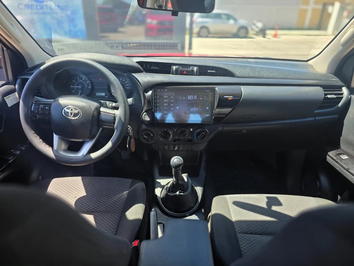 TOYOTA HILUX D CAB 2.4 DX DIESEL 4X4 DOB. MT 4P 2020 - Imagen 10