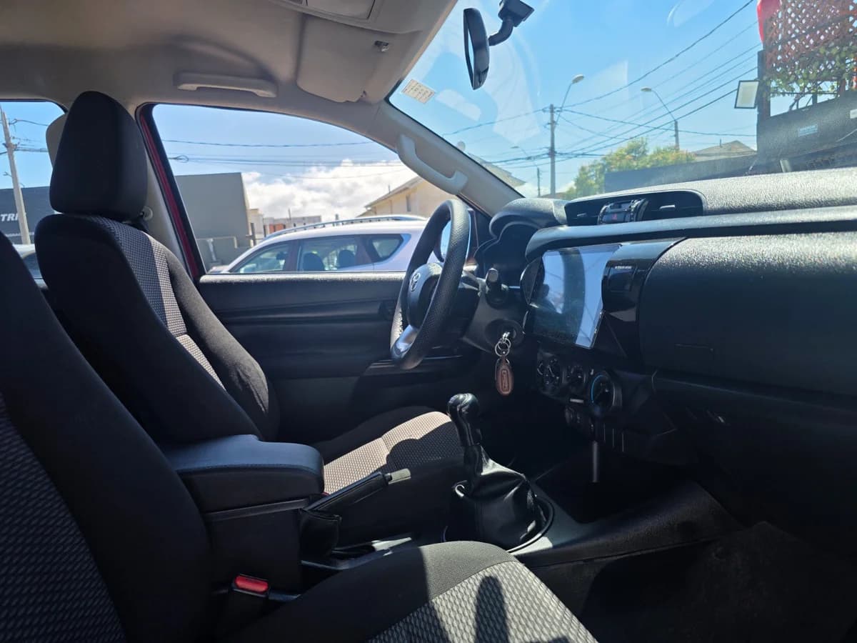 TOYOTA HILUX D CAB 2.4 DX DIESEL 4X4 DOB. MT 4P 2020 - Imagen 11
