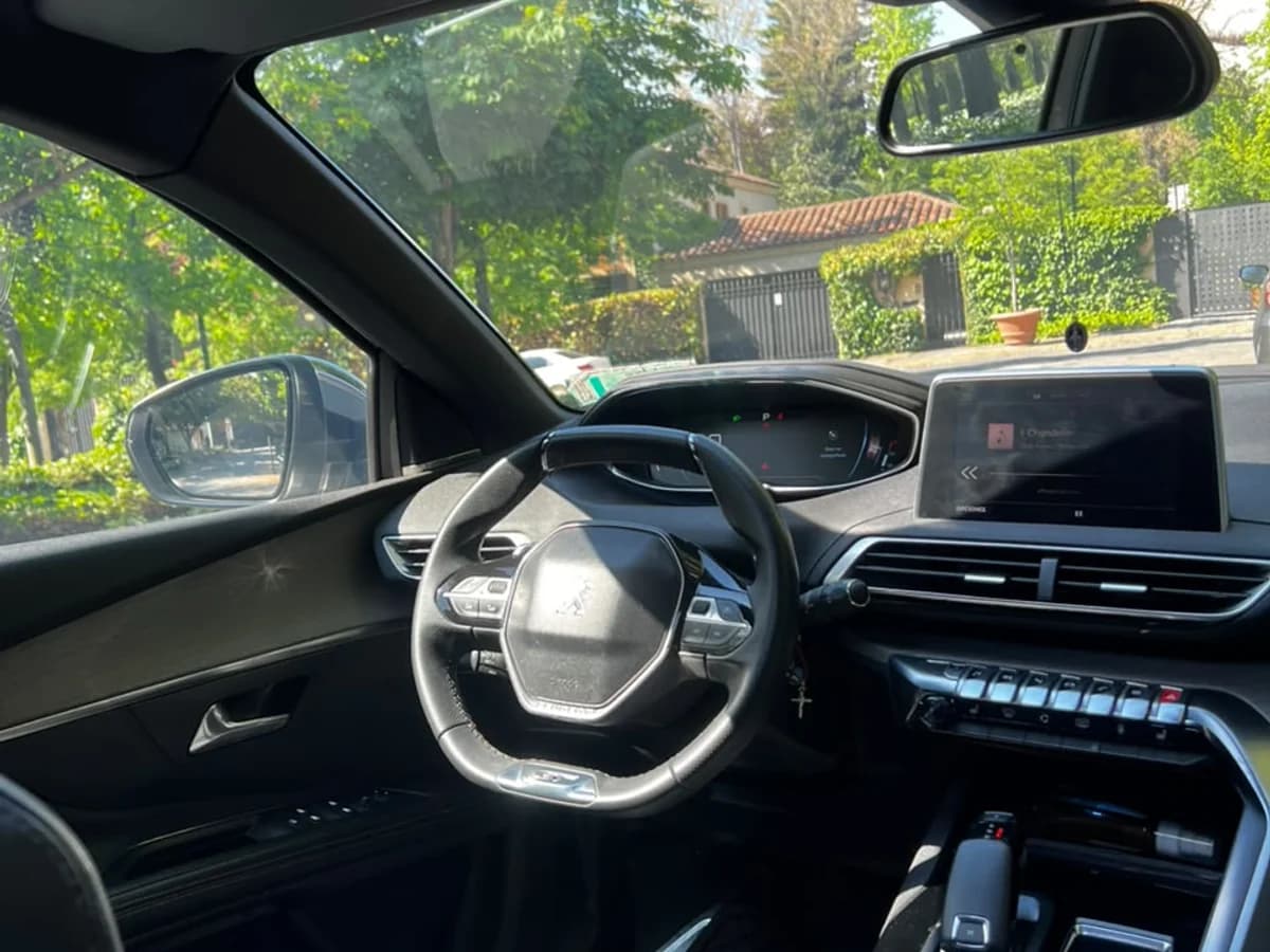 Peugeot 5008 Gt- Line 2.0L BlueHDI EAT8 4x2 7P año 2018 - Imagen 18