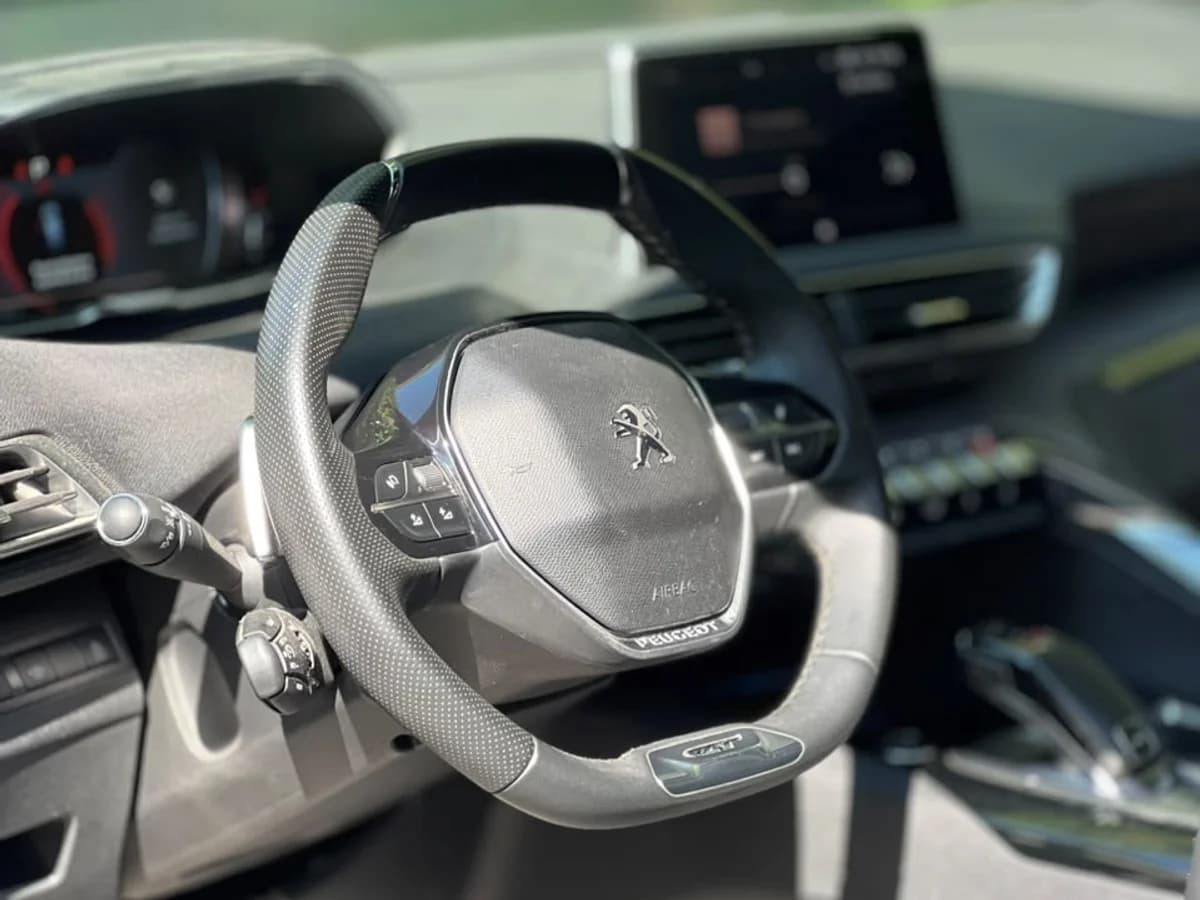 Peugeot 5008 Gt- Line 2.0L BlueHDI EAT8 4x2 7P año 2018 - Imagen 20