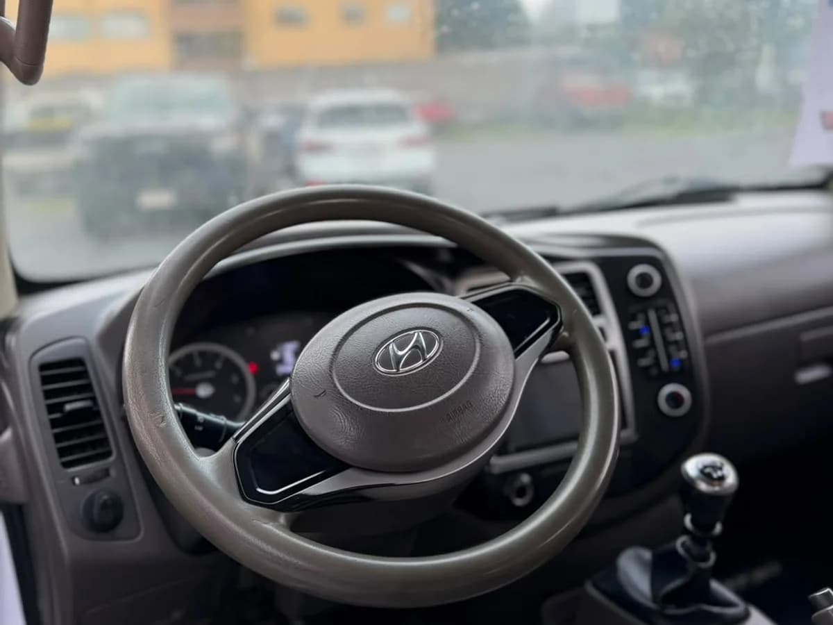 HYUNDAI PORTER 2.5 CRDI GL DC 2AB AC MT DIESEL 2022 - Imagen 8