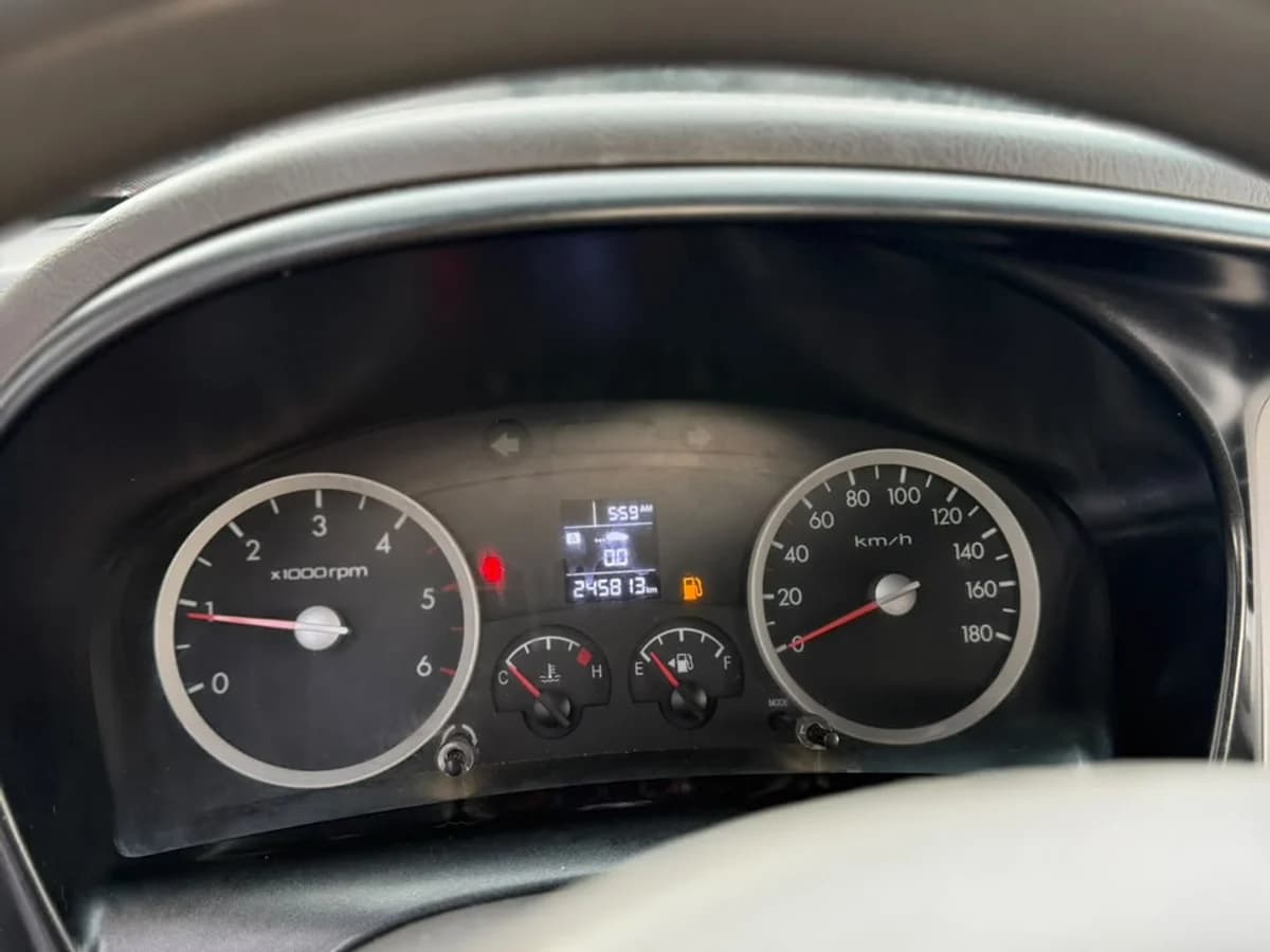 HYUNDAI PORTER 2.5 CRDI GL DC 2AB AC MT DIESEL 2022 - Imagen 11