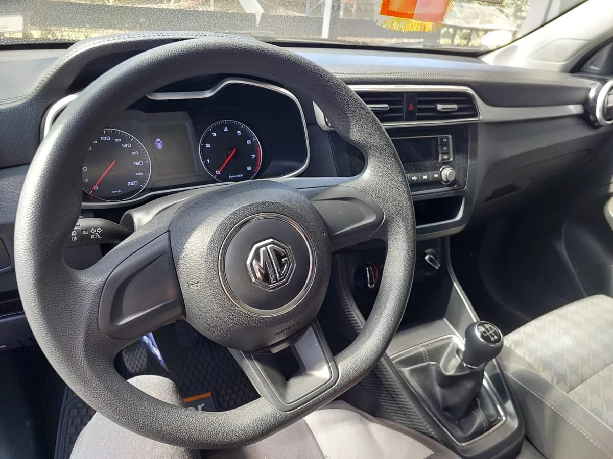 MG ZS 1.5L std 4x2 mt5 año 2025 - Imagen 3